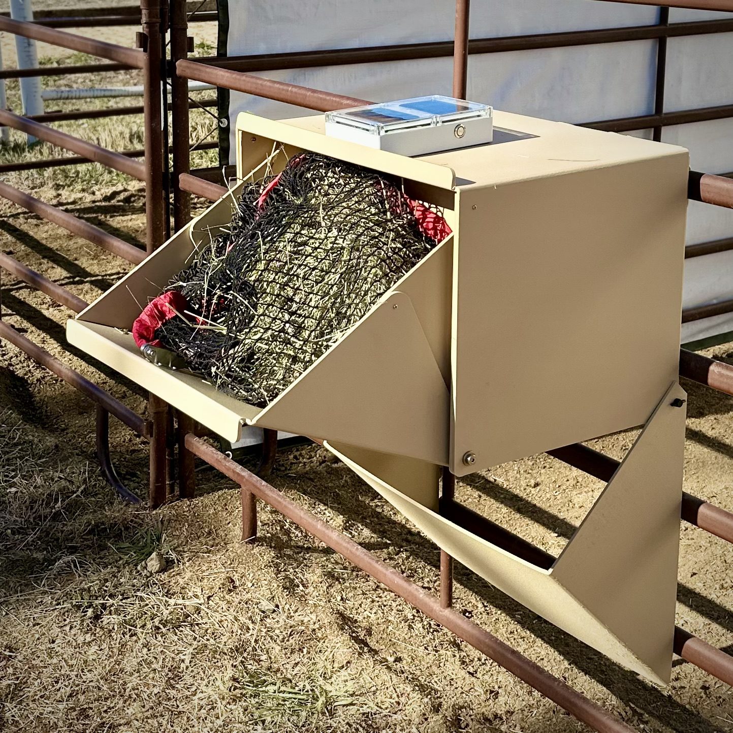 The Perfect Hay Feeder - Image 2