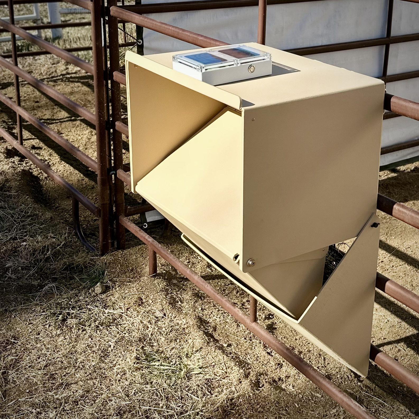 The Perfect Hay Feeder - Image 4